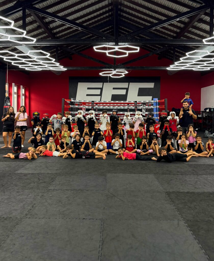 Die EFC-Familie in der Trainingshalle