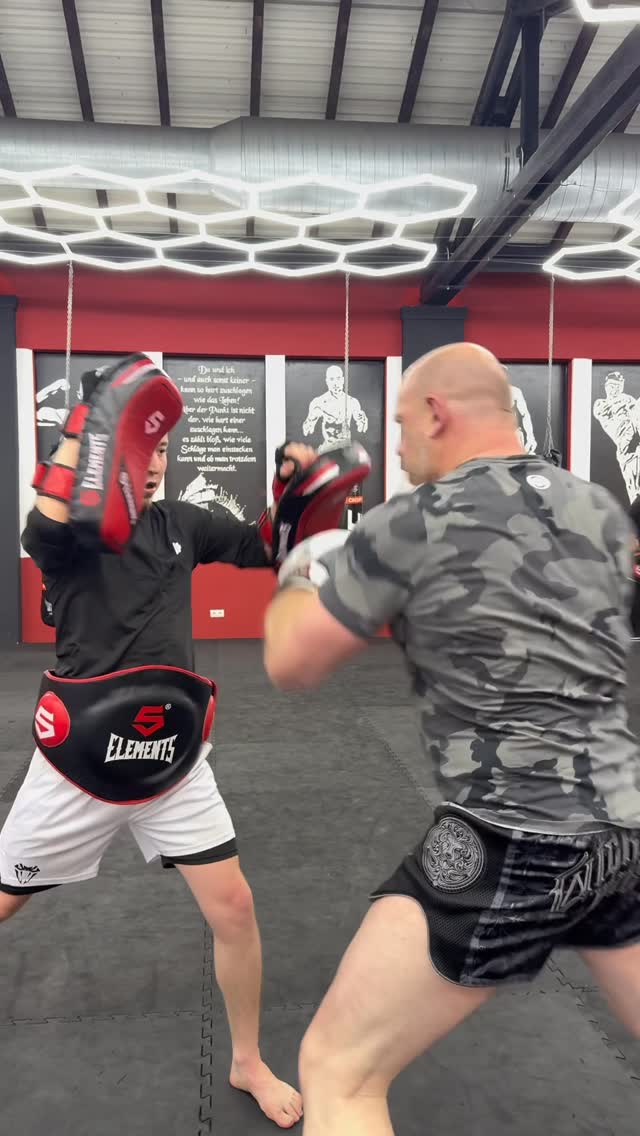 Pratzentraining im Kickboxen
